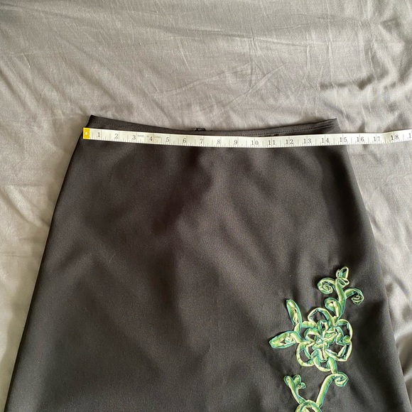 SPEECHLESS Black A-Line Skirt with Green Flower Embellishment.  Size 7 - Picture 4 of 6